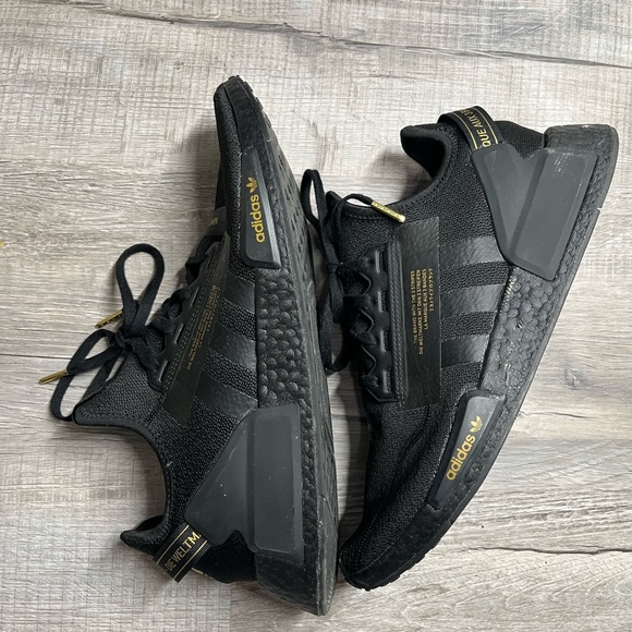 Adidas black shoe NMD R1.V2 - Picture 5 of 7